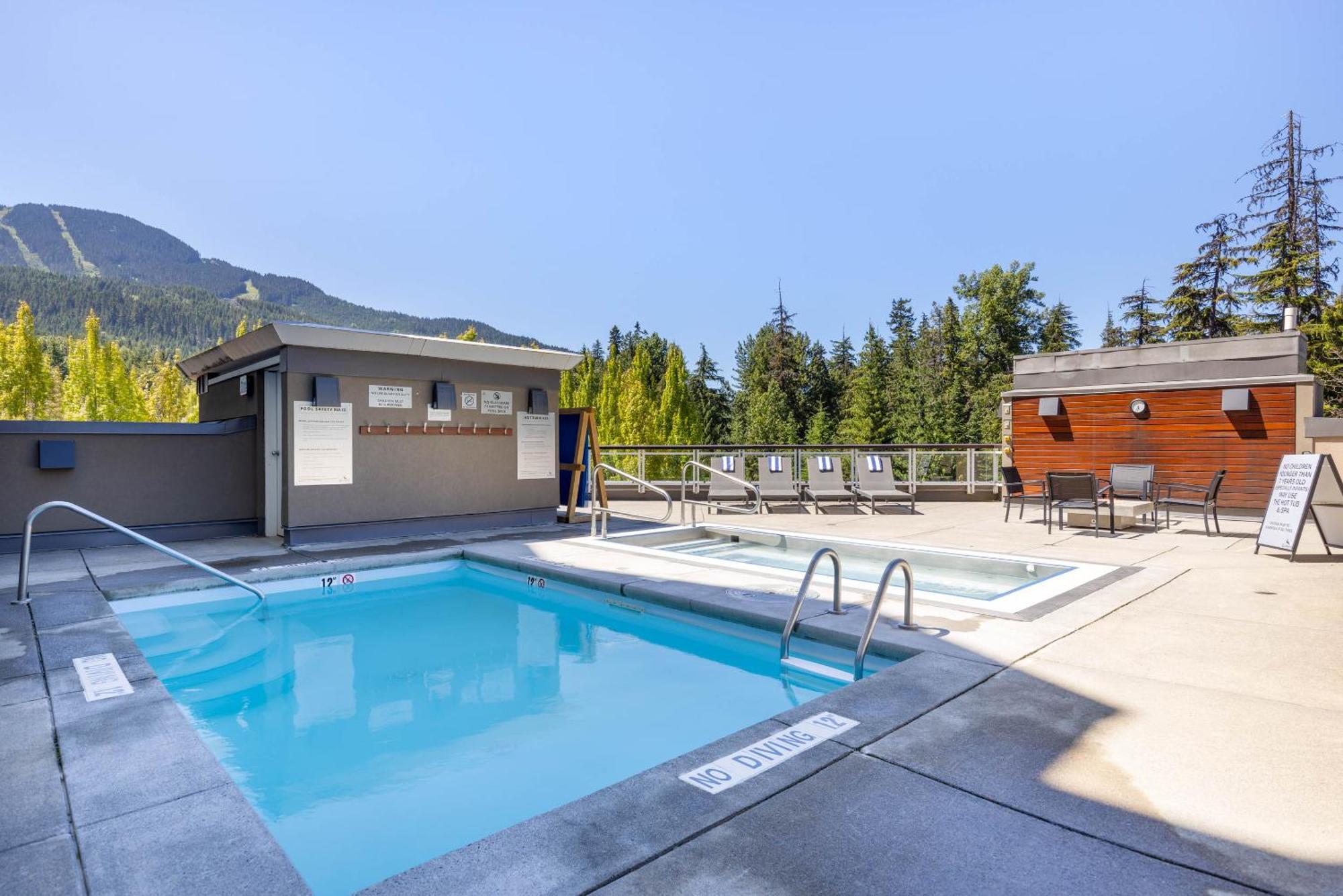 Le Chamois By Whistler Premier Apartment ภายนอก รูปภาพ