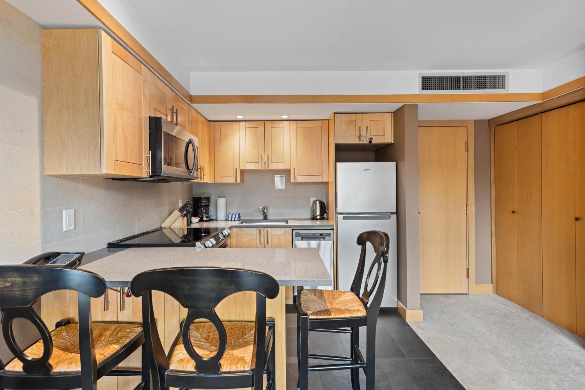 Le Chamois By Whistler Premier Apartment ภายนอก รูปภาพ