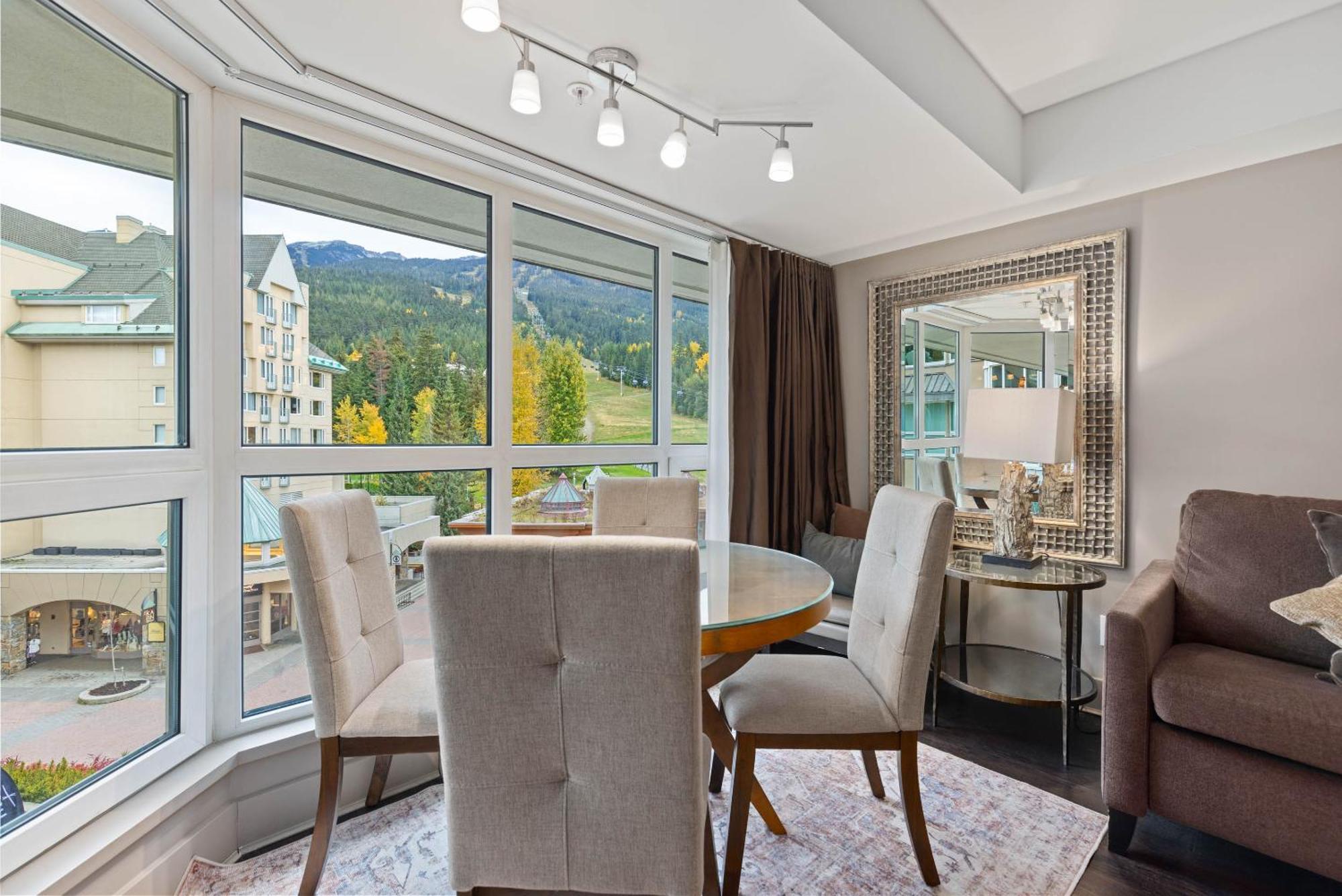 Le Chamois By Whistler Premier Apartment ภายนอก รูปภาพ