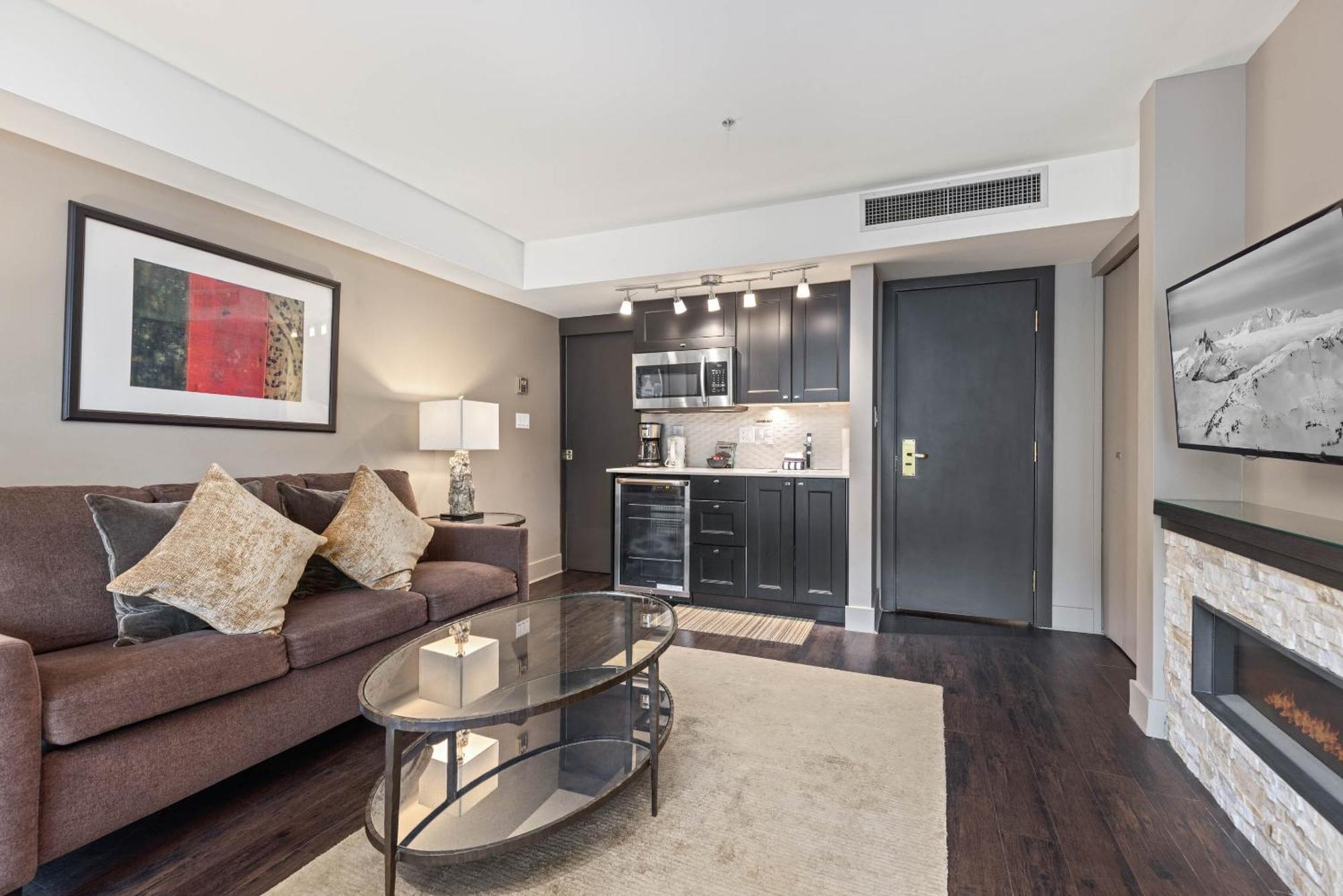 Le Chamois By Whistler Premier Apartment ภายนอก รูปภาพ